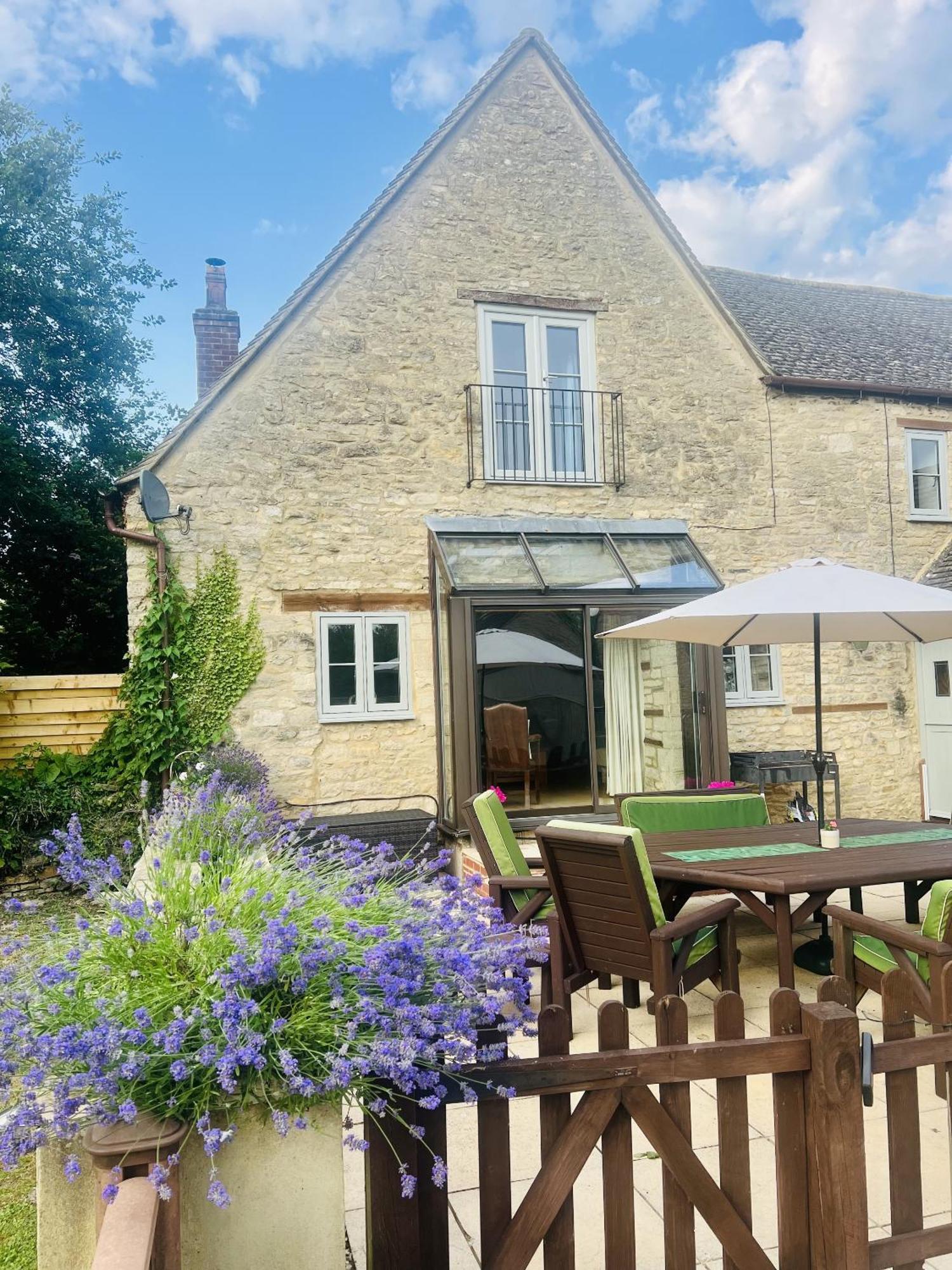 Villa The Old Coach House à Witney Extérieur photo